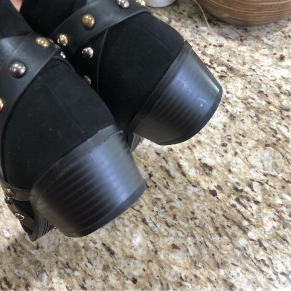 Express Black Suede-like Studded Ankle Block Heel Boots 9 - Picture 7 of 9